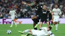 Unggul 1-0 membuat Real Madrid tampil lebih percaya diri, distribusi bola lebih cepat dan kombinasi antar-lini yang rapi. (Thomas COEX/AFP)