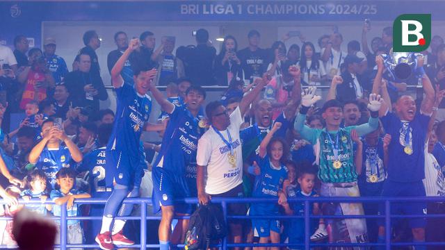 Foto: Menang Dramatis Atas Persis, Pesta Juara Persib Bandung Semakin Sempurna