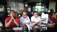 Tim paslon Petahana Pilkada Makassar lapor dugaan ujaran kebencian di Polda Sulsel (Liputan6.com/ Eka Hakim)