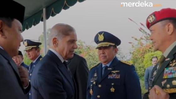 Prabowo Perkenalkan Sosok Berbaret Merah ke PM Pakistan ini Komandan Pasukan Khusus Saya