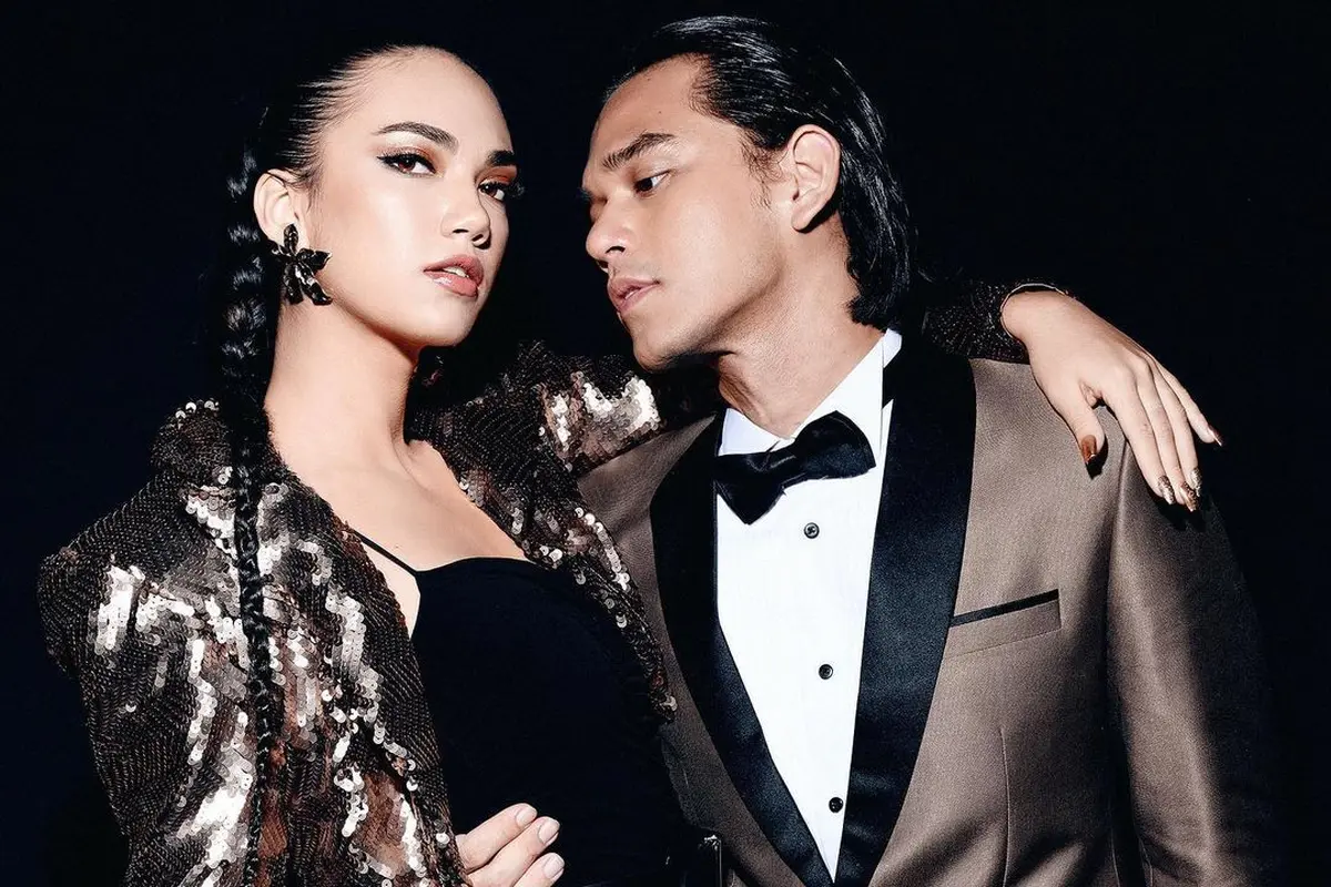 8 Gaya Pemotretan Terbaru Haico Van der Veken dan Rangga Azof, Tampil Mesra