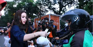 Grup band Geisha memiliki cara tersendiri bisa lebih intim dengan fans dan masyarakat. Setiap Ramadan, Geisha rutin menjalankan buka puasa bersama. (Galih W. Satria/Bintang.com)