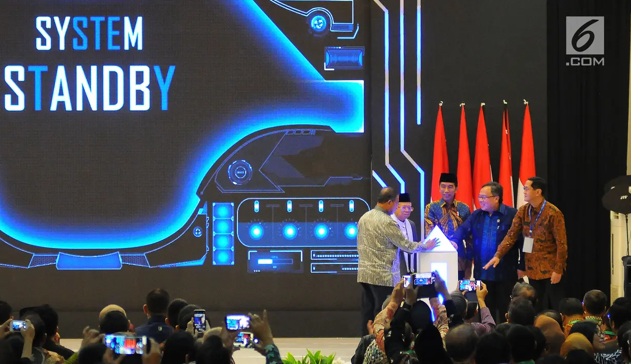 Presiden Joko Widodo, Ketua MUI KH. Ma’ruf Amin, Kepala BAPPENAS Bambang Brodjonegoro, Menko Perekonomian Darmin Nasution dan Direktur Eksekutif KNKS  Ventje Rahardjo saat peluncuran Masterplan Ekonomi Syariah Indonesia (MEKSI) 2019-2024 di Jakarta, Selasa (14/5/2019). (Liputan6.com/Angga Yuniar)