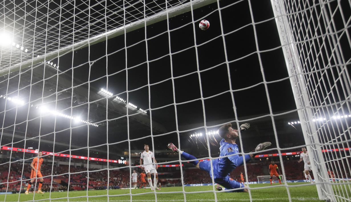 Memphis Depay memborong dua gol lalu Georginio Wijnaldum dan Cody Gakpo, masing-masing menyumbang satu gol. (Foto: AP/Peter Dejong)