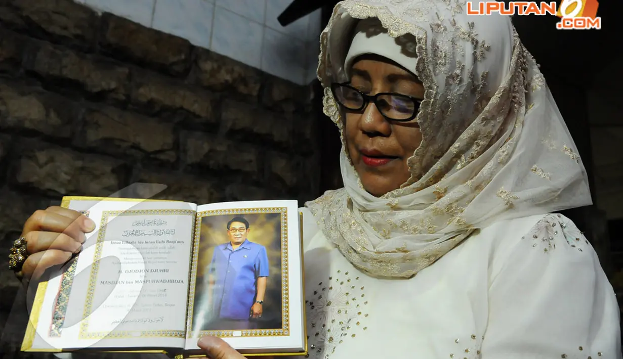 Iin Sina (mantan istri pertama Jojon) menceritakan kenangannya bersama Jojon semasa hidup, di rumahnya di kawasan Ciledug, Tangerang, Senin (14/04/2014) (Liputan6.com/Andrian M Tunay).