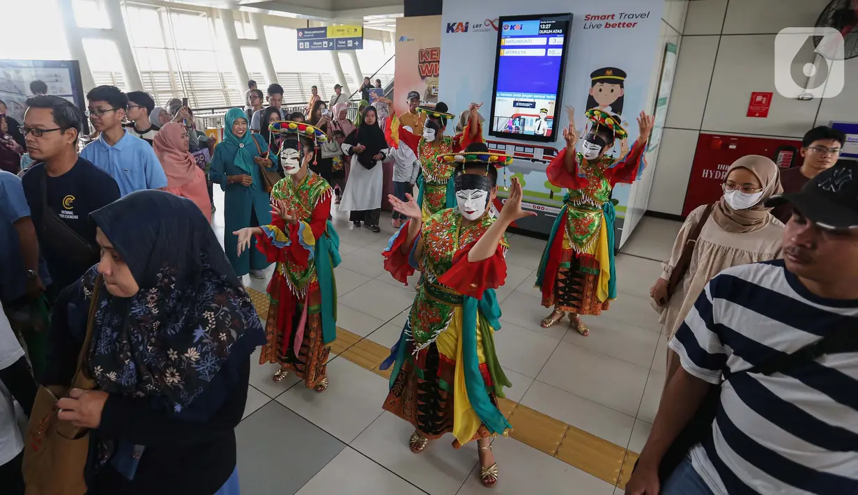 Penampilan tarian khas Betawi ini untuk mengenalkan seni dan budaya kepada masyarakat luas. (Liputan6.com/Angga Yuniar)