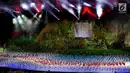 Atlet kontingen Indonesia memasuki stadion pada pembukaan Asian Games 2018 di Stadion Utama Gelora Bung Karno (SUGBK), Jakarta, Sabtu (18/8). Atlet renang I Gede Siman Sudartawa dipercaya menjadi pembawa bendera Merah Putih. (Liputan6.com/Ferbian Pradolo)
