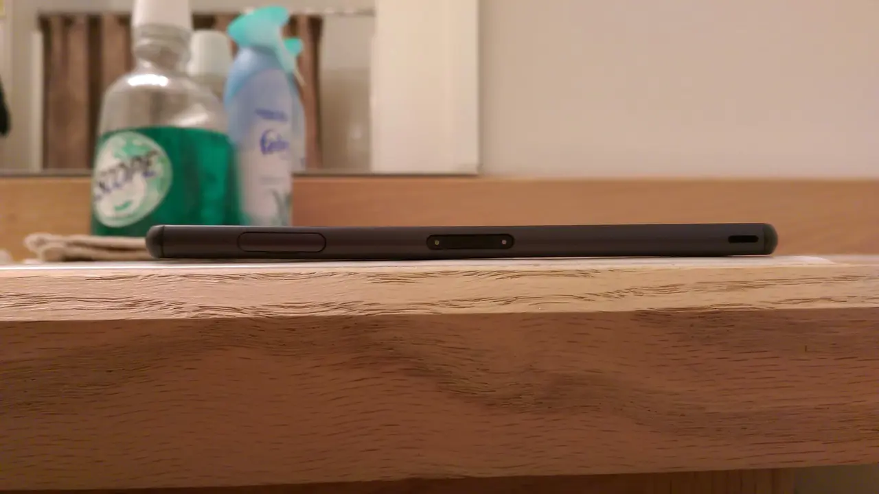Bukan Cuma iPhone 6 Plus, Sony Xperia Z3 juga Melengkung