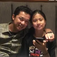 Putri mantan atlet pebulutangkis Taufik Hidayat, Natarina Alika tumbuh menjadi gadis remaja yang cantik. (Instagram/natarinaa.hidayat)