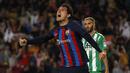 <p>Pada pertandingan lawan Real Betis, Barcelona juga tertolong oleh kartu merah yang didapatkan Edgar Gonzalez di menit ke-32. Padahal Gonzalez baru masuk di menit ke-24 untuk gantikan Luis Felipe. (AP Photo/Joan Monfort)</p>