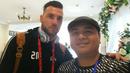Jurnalis Bola.com, Reza Khomaini, selfie bersama striker Persija Jakarta, Marko Simic, di Hotel Saigon Kimlien, Vietnam, Selasa (6/3/2018). Persija melakoni laga Piala AFC melawan Song Lam Nghe An. (Bola.com/Reza Khomaini)