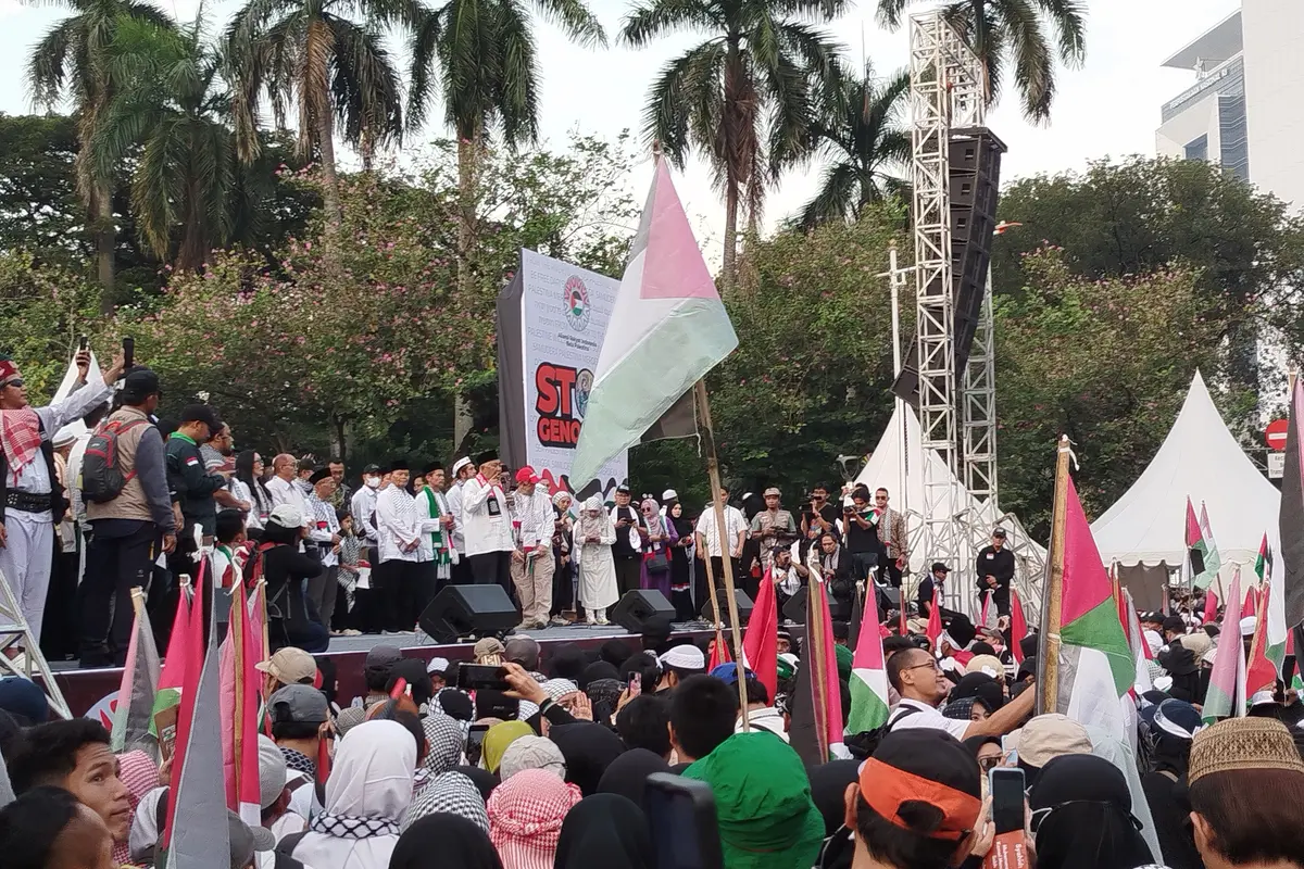 Ketua Pengarah Aliansi Rakyat Indonesia Bela Palestina (ARIBP) Din Syamsuddin mendorong pemerintah mengirimkan pasukan militer untuk membela rakyat Palestina.