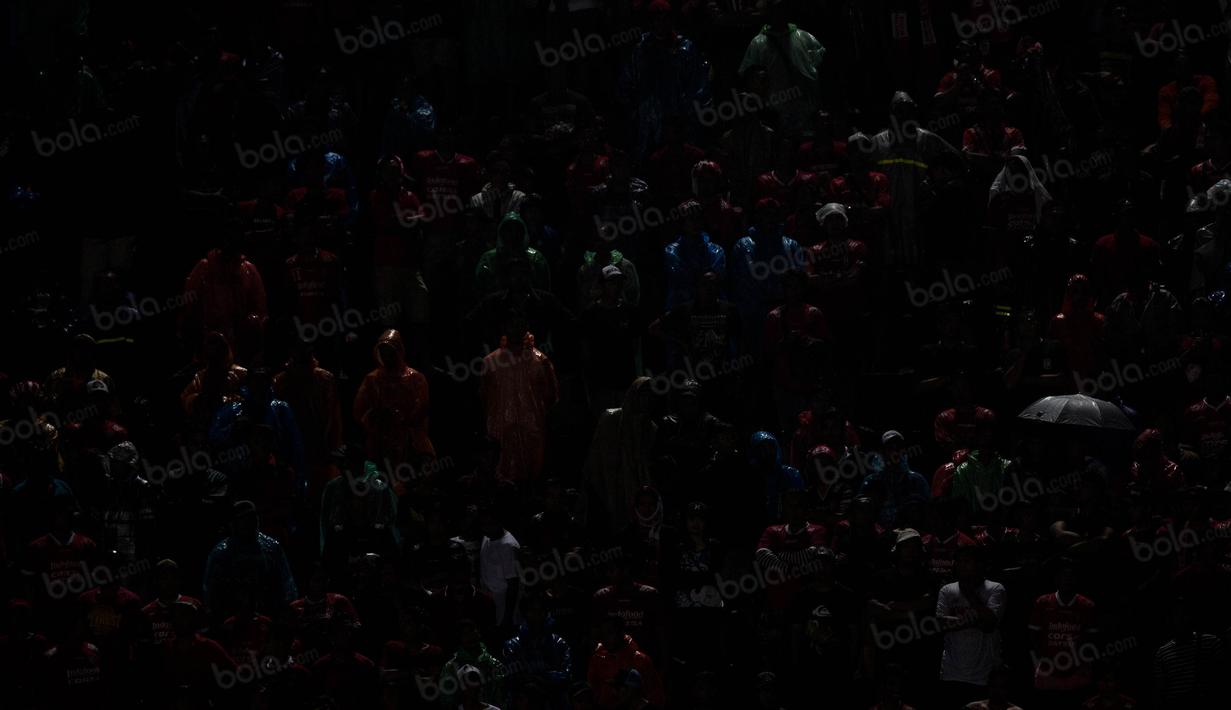 Meski Bali United gagal menang, Semeton Dewata tetap memberikan dukungan kepada klub kesayangannya tersebut. (Bola.com/Vitalis Yogi Trisna)