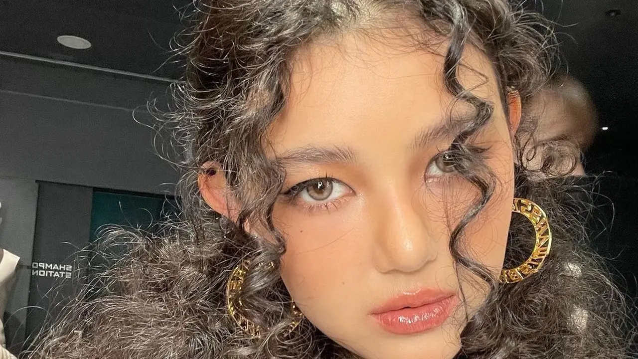 9 Idol KPop yang Punya Rambut Keriting Alami, Ada Idolamu?