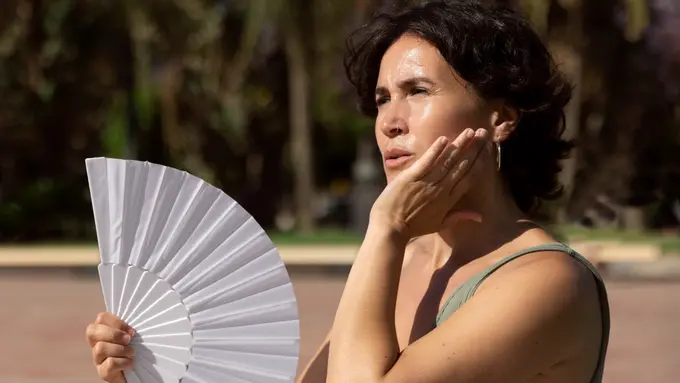 Ilustrasi cuaca panas, sinar matahari