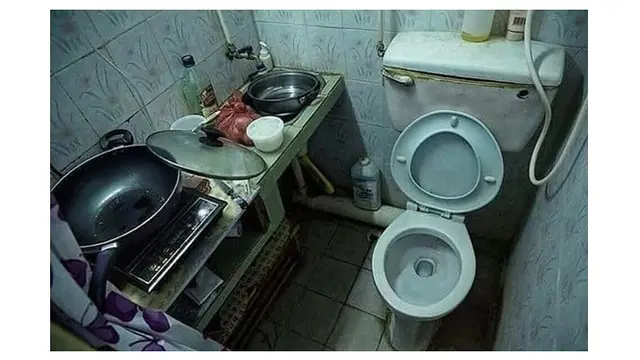 Toilet Nyeleneh (Sumber: Instagram/@selfiekamarmandi)