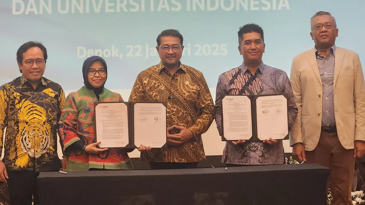 Menteri Ekonomi Kreatif, Teuku Riefky Harsya saat penandatangan kerjasama dengan Universitas Indonesia.