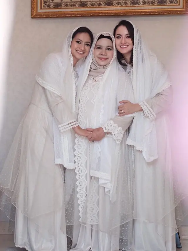 Meninggal karena Covid-19, Ini 6 Momen Kenangan Manis Ririn Ekawati dan Ibunda