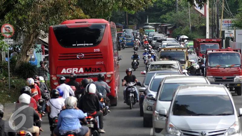 20160506-Macet di Puncak-Bogor-Johan Tallo