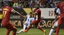 Pemain Argentina, Erik Lamela, melakukan tembakan ke arah gawang Panama pada laga Grup D Copa America Centenario 2016, di Stadion Soldier Field, Chicago, Amerika Serikat, Sabtu (11/6/2016). (AFP/Omar Torres)