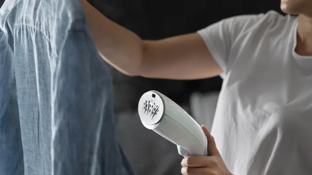 Tips Merawat Jaket Denim Agar Tidak Gampang Pudar dan Tahan Lama (photo by freepik.com)