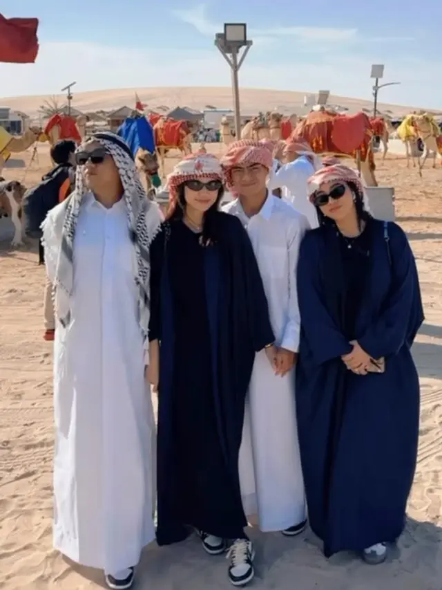 Gaya Serasi Pratama Arhan dan Azizah Salsha Kenakan Abaya dan Sorban di Qatar