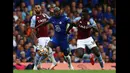 Pada gol pertama, Lukaku bisa mengelabuhi Axel Tuanzebe sebelum menaklukkan penjaga gawang Jed Steer yang menggantikan Martinez akibat proses karantina, sedangkan gol kedua lahir dari sepakan keras Lukaku di tepi kotak penalti. (Foto: AFP/Adrian Dennis)