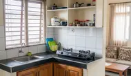 Dapur Rumah Subsidi Tipe 30/60 dengan Layout Bentuk L. (Foto: Gemini AI)