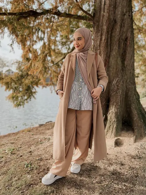 Style hijab dengan sneakers store