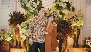 Momen lamaran Adira Kania anak Ikke Nurjanah. (sumber: Instagram/adirakania)