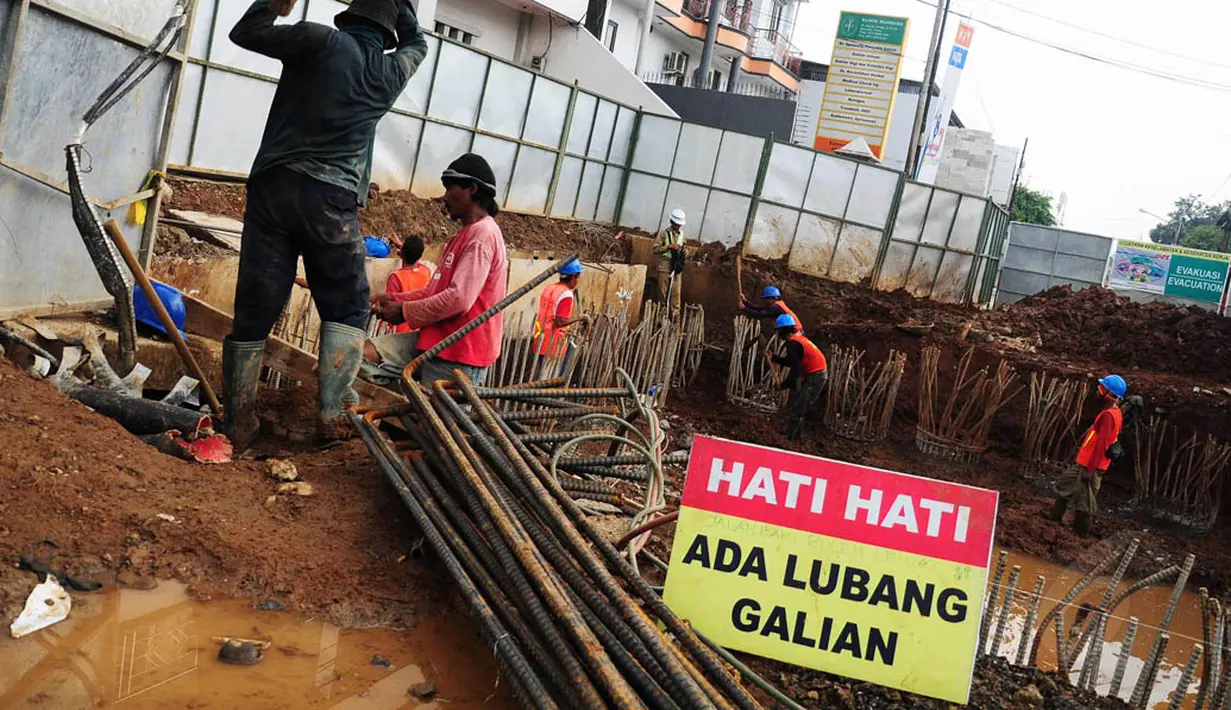  Balai Besar Ciliwung-Cisadane mengatakan proyek pembangunan sodetan Kali Ciliwung meleset dari target karena masalah pembebasan lahan masih belum bisa diselesaikan, Jakarta, Kamis (10/7/14). (Liputan6.com/Faizal Fanani)