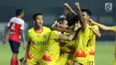 Pemain Bhayangkara FC bersorak merayakan gol ke gawang Madura United dilanjutan Liga 1 Indonesia di Stadion Patriot Chandrabhaga, Bekasi, Kamis (13/7). Laga dimenangkan Bhayangkara FC dengan 2-1. (Liputan6.com/Helmi Fithriansyah)
