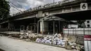 Suasana area proyek penataan Stasiun Tebet, Jakarta, Senin (28/12/2020). Stasiun Tebet akan memiliki plaza yang besar dan memperluas ruang gerak pengguna transportasi. (Liputan6.com/Faizal Fanani)
