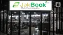 Suasana sepi pengunjung di toko buku JakBook, Pasar Kenari, Jakarta, Kamis (4/2/2021). Menurut salah satu pekerja, sebanyak 50 persen dari total buku koleksi JakBook terpaksa dikembalikan ke penerbit akibat merosotnya penjualan. (merdeka.com/Iqbal S. Nugroho)