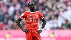 Mantan bintang Liverpool ini tampak kehilangan ketangguhannya sejak pindah ke Bayern Munchen. Menurunya performa Mane membuat nilai pasarnya yang semula pada musim panas 2022 sebesar 70 juta euro (Rp1,14 triliun) kini tinggal 25 juta euro (Rp408,3 miliar). (Photo by Christof STACHE / AFP)