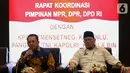 Ketua MPR Bambang Soesatyo (kiri) bersama Ketua DPD La Nyalla Mattalitti saat rapat koordinasi pengamanan pelantikan presiden di Kompleks Parlemen, Jakarta Selasa (15/10/2019). Rapat melibatkan MPR, DPR, DPD, TNI, Polri, dan BIN. (Liputan6.com/JohanTallo)