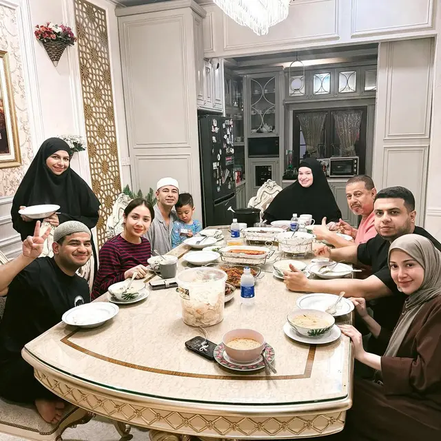 6 Potret Raffi Ahmad Sahur hingga Buka Puasa Bareng Rekan Artis,