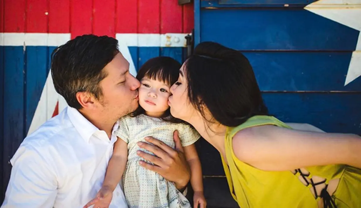 "Gem.. selamat ulang tahun yg kedua ya.. Gak kerasa waktu cepet sekali berlalu.. Sudah dua tahun gempi hadir di hidup mama..Sudah dua tahun gempi memberi warna di kehidupan mama dan papa.." tulis Gisel. (dok. Instagram)