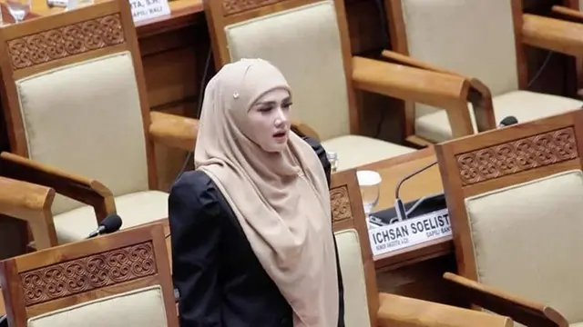 Jadi Anggota DPR, 6 Gaya Hijab Mulan Jameela Ini Curi Perhatian