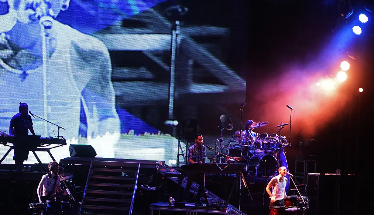 Kini, Chester Bennington pergi untuk selama-lamanya. Chester meninggalkan enam orang anak dari dua wanita. Serta jutaan penggemar seluruh dunia dan tentu temannya di grup Linkin Park. (Bambang E. Ros/Bintang.com)