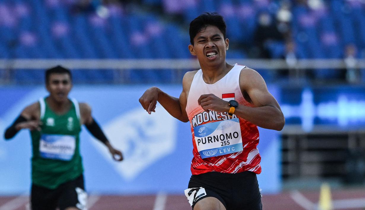 <p>Atlet Indonesia, Saptoyogo Purnomo berlomba saat cabang olahraga Para Athletics Asian Para Games 2023 nomor Men's 400m-T37 yang berlangsung di Huanglong Sport Centre Stadium, Provinsi Zhejiang, China, Senin (23/10/2023). Ia mencatatkan waktu 54.80 detik. (AFP/Hector Retamal)</p>
