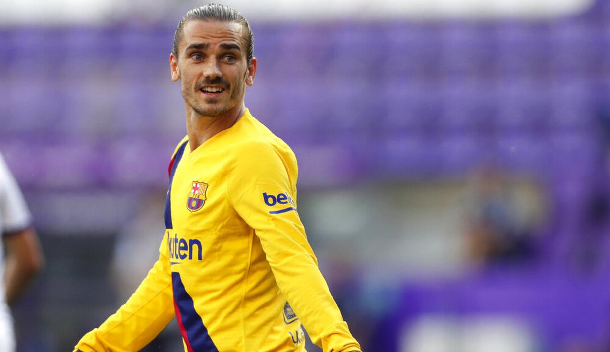 Penyerang Barcelona, Antoine Griezmann, saat melawan Real Valladolid pada laga La Liga di Stadion Jose Zorrilla, Sabtu (11/7/2020). Barcelona menang 1-0 atas Real Valladolid. (AP Photo/Manu Fernandez)
