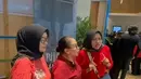 “Usia boleh tua, tapi badan harus tetap fit,” kata Mpok Atiek dalam salah satu unggahannya. Semangatnya ini membuat banyak penggemar terinspirasi untuk menjaga kesehatan, terlepas dari usia atau tantangan yang dihadapi. (Liputan6.com/IG/@mpok.atiek)