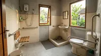 8 Contoh Kamar Mandi Aman untuk Lansia di Rumah Desa, Nyaman dan Tidak Licin