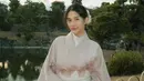 Jajal kimono di Jepang, Azizah Salsha konsisten pakai outfit satu warna. Kali ini, ia pilih warna nude pink yang selaras dengan belt putih [@azizahsalsha_]