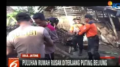 Puting beliung datang seiring hujan deras yang mengguyur. Tercatat lebih dari 50 rumah warga rusak.