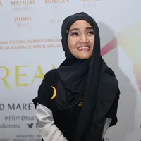 "Dari reading emang udah deg-degan. Pas syuting rada gugup. Jadi lebih nge-push diri sendiri aja. Jam terbang memang nggak pernah bohong," kata Fatin Shidqia. (Andy Masela/Bintang.com)