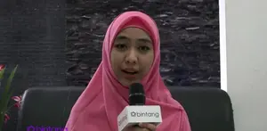 Belakangan ini nama Oki Setiana Dewi menjadi sorotan publik dengan munculnya petisi dari masyarakat. Disebut tidak pantas dipanggil ustazah, begini tanggapan Oki soal petisi itu.