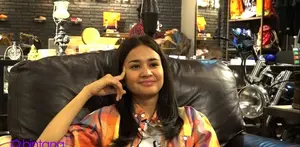 Michelle Ziudith punya pengalaman lucu kita ia menjadi penjual bunga dalam film Magic Hour