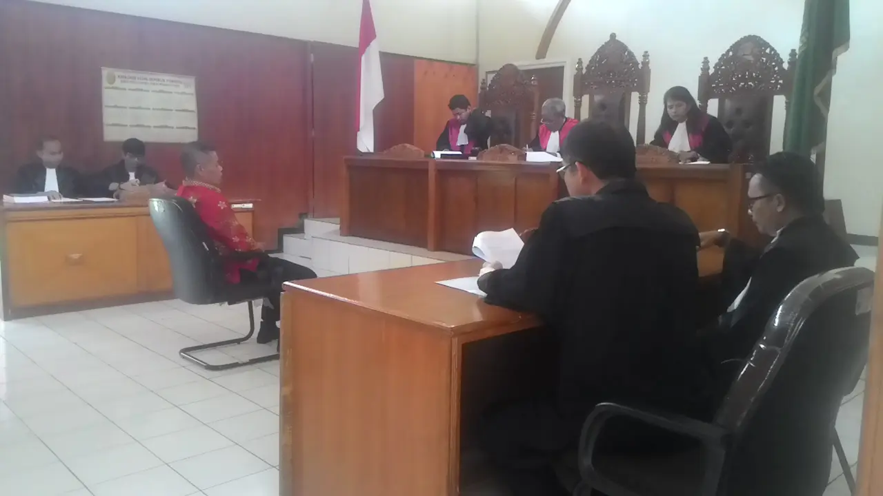 Kadispora Garut Kuswendi nampak menjadi terdakwa kasus pembangunan Bumi Perkemahan di Garut
